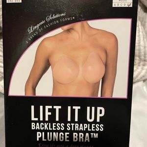 NIB Silicone Cups/Strapless Bra